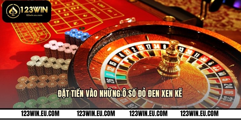 Đặt tiền vào những ô số đỏ đen xen kẽ
